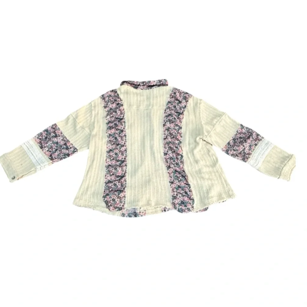 POL Floral Knit Shirt with Pink and Cream Accents - Picture 2 of 16